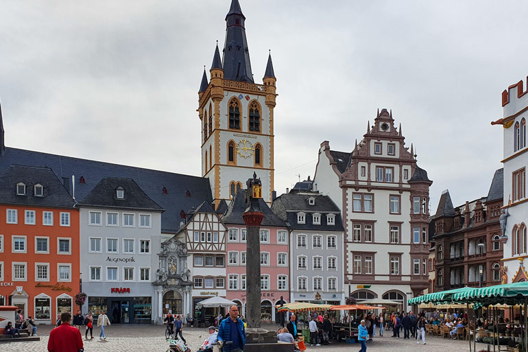 Markt Trier mit Marktkreuz